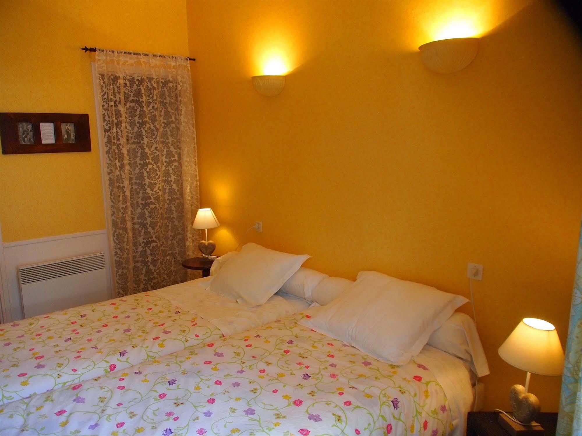 Hotel Emma Calve Millau Bagian luar foto