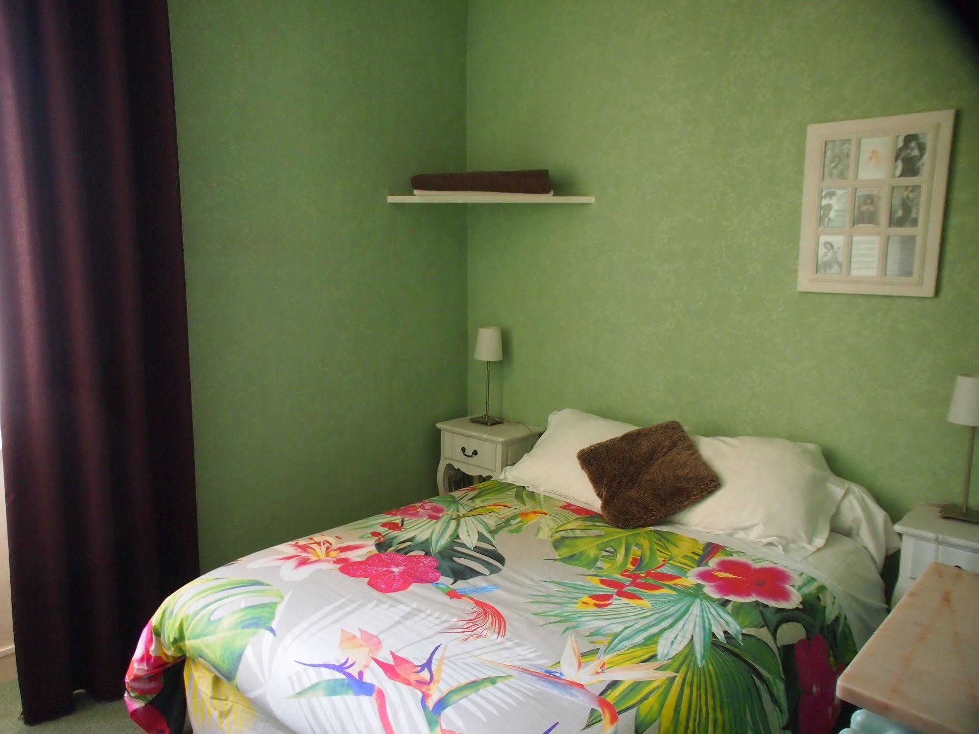 Hotel Emma Calve Millau Bagian luar foto