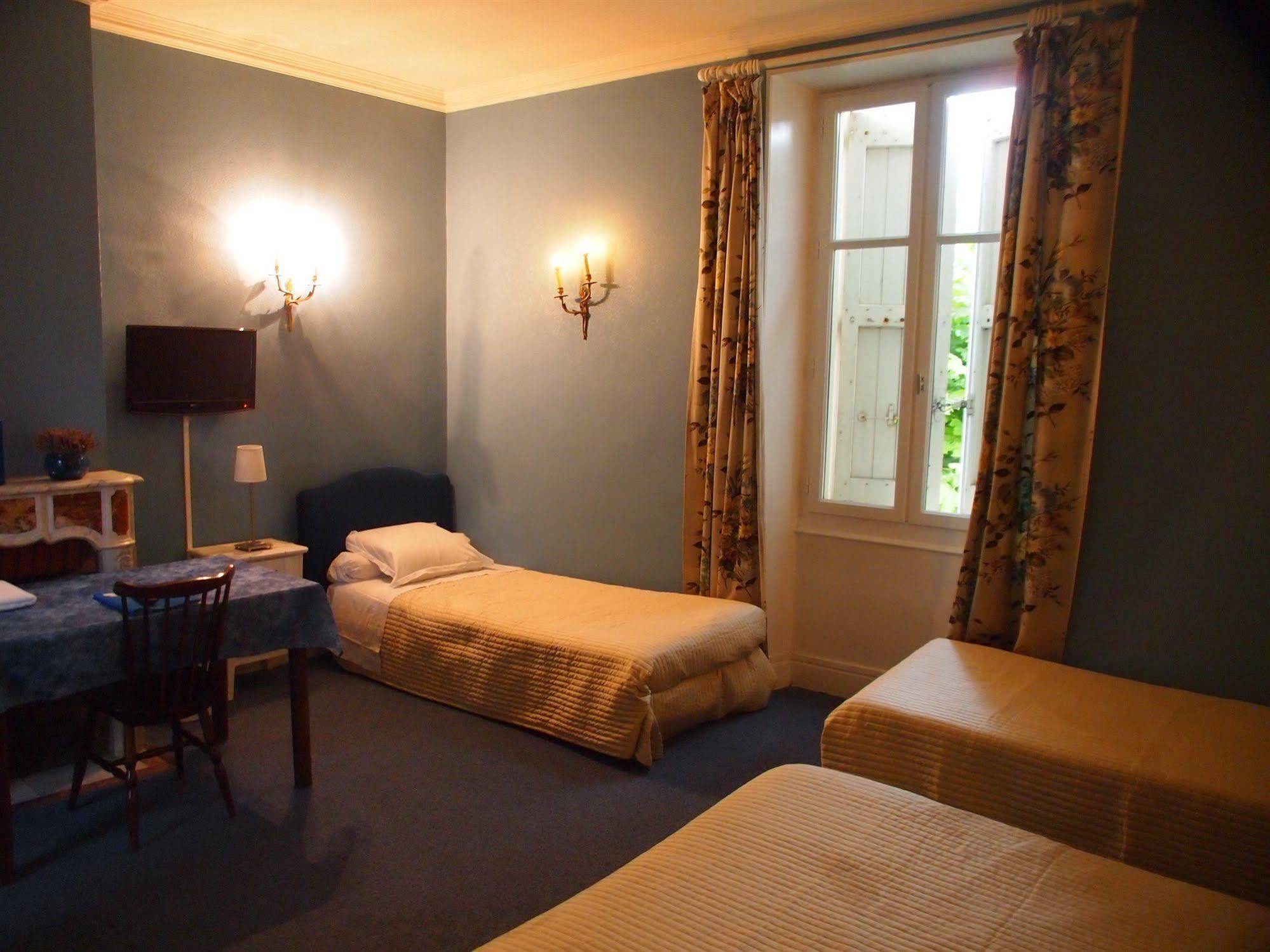 Hotel Emma Calve Millau Bagian luar foto