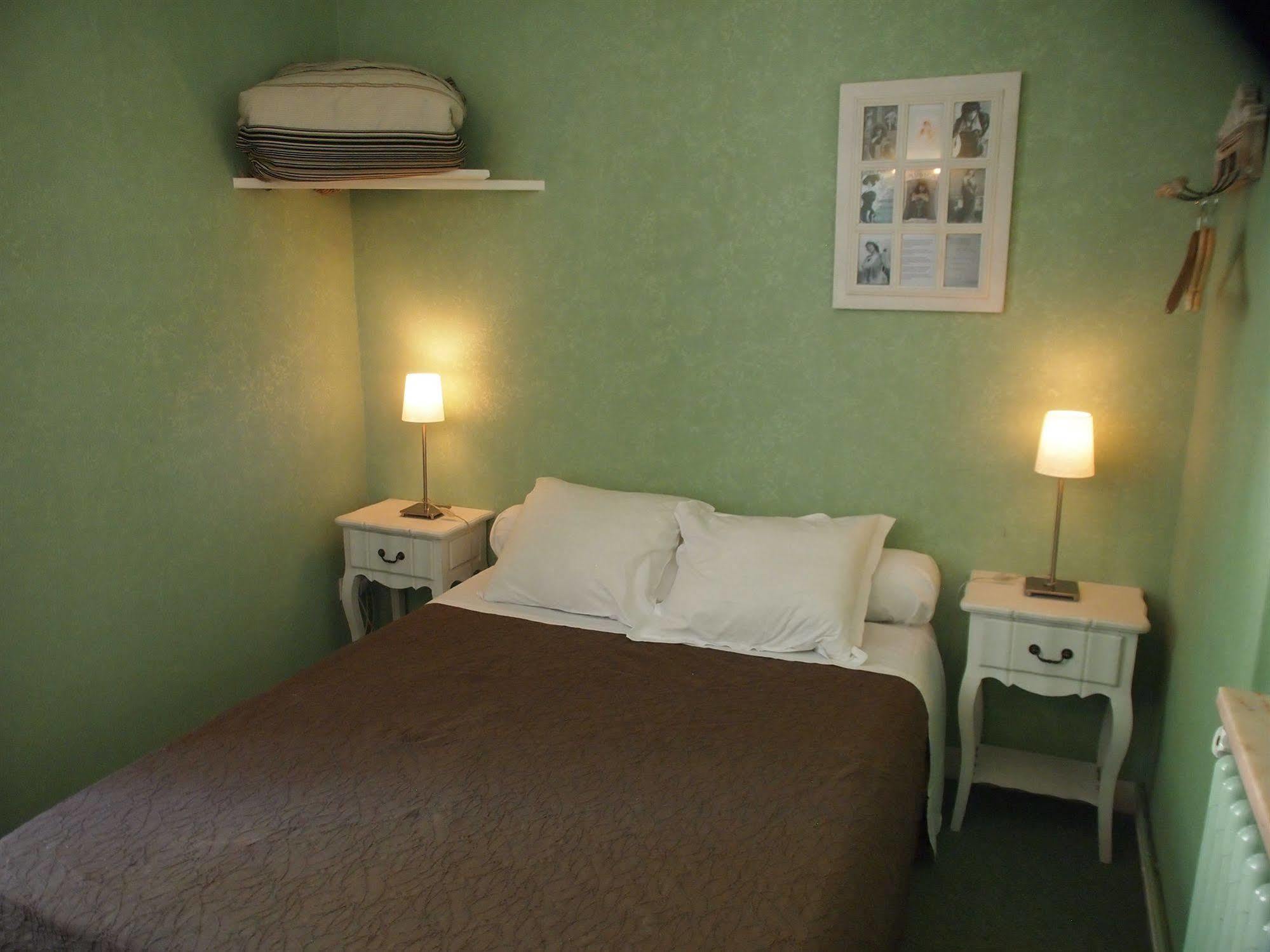 Hotel Emma Calve Millau Bagian luar foto