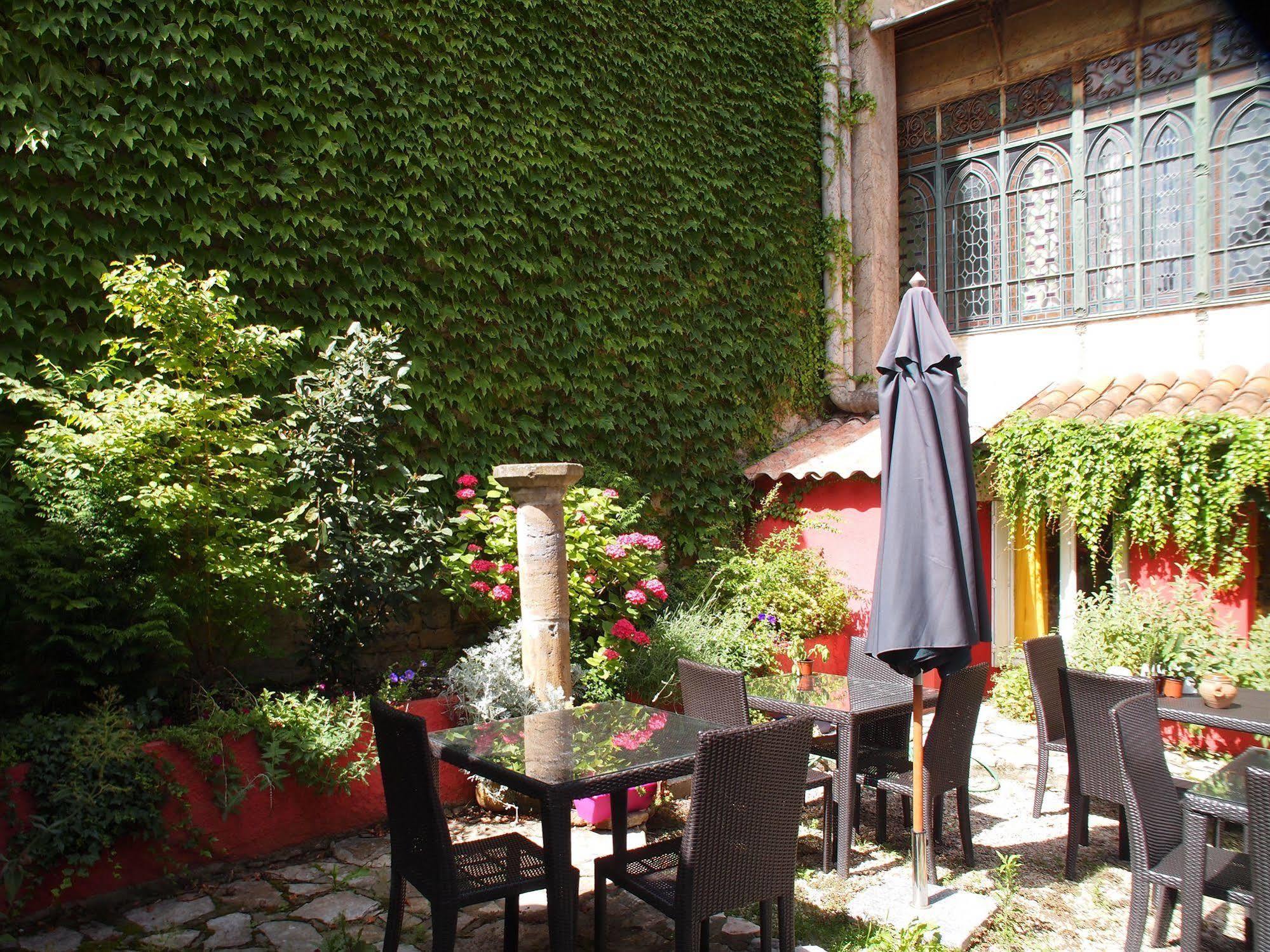 Hotel Emma Calve Millau Bagian luar foto