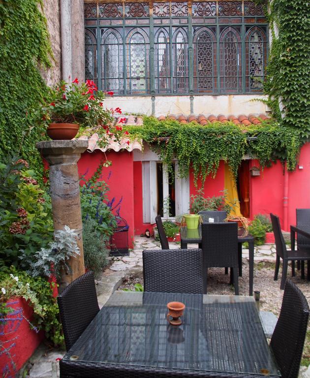 Hotel Emma Calve Millau Bagian luar foto